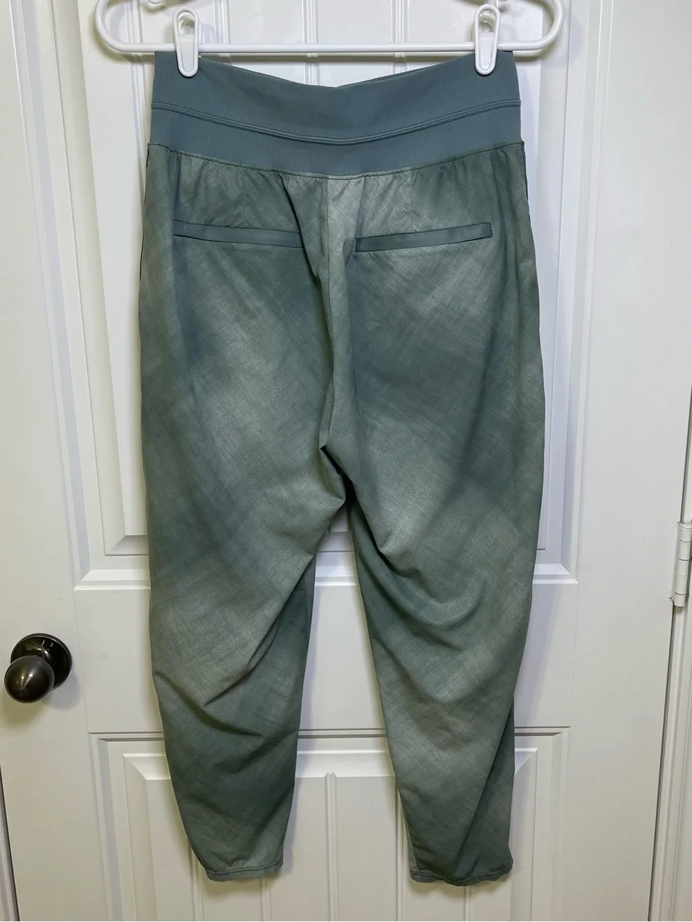 Athleta Nolita Slim Tapered Sage Green Printed Crop Pants - Size 6